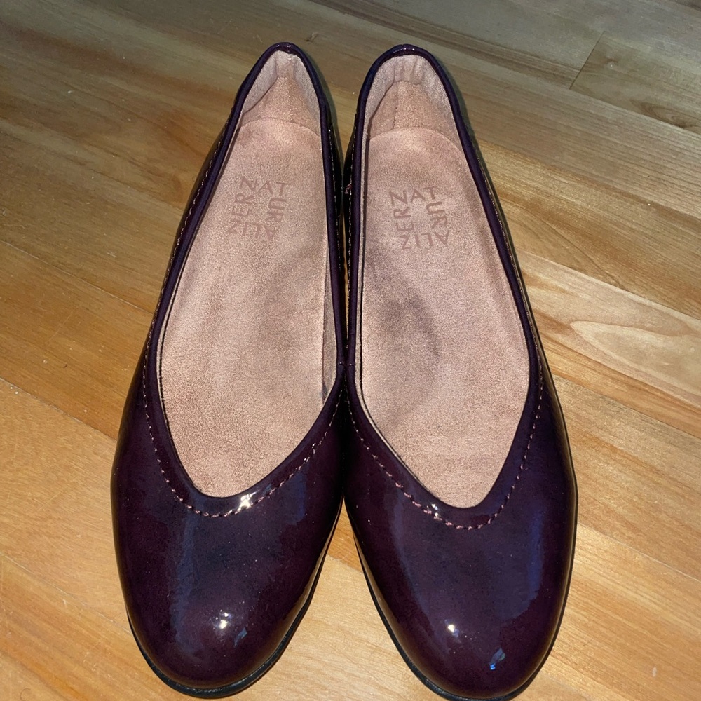 Patent leather burgundy flats